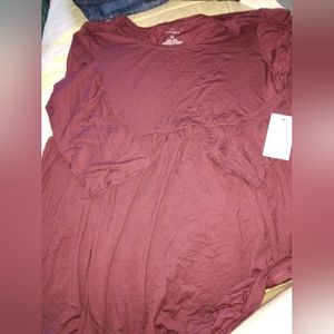 Maroon maternity shirt (2x)
